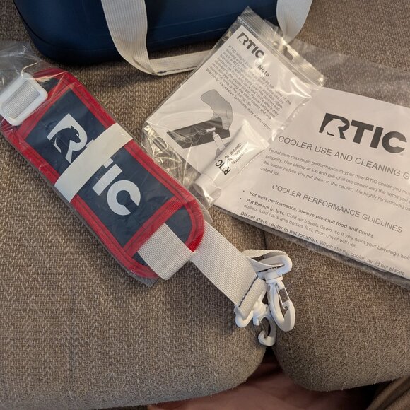 RTIC cooler - Picture 3 of 6